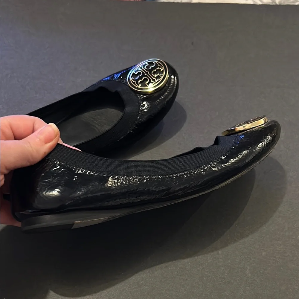 Tory Burch Reva Black Patent Leather Gold Logo Ballet Flats Women's 8.5.